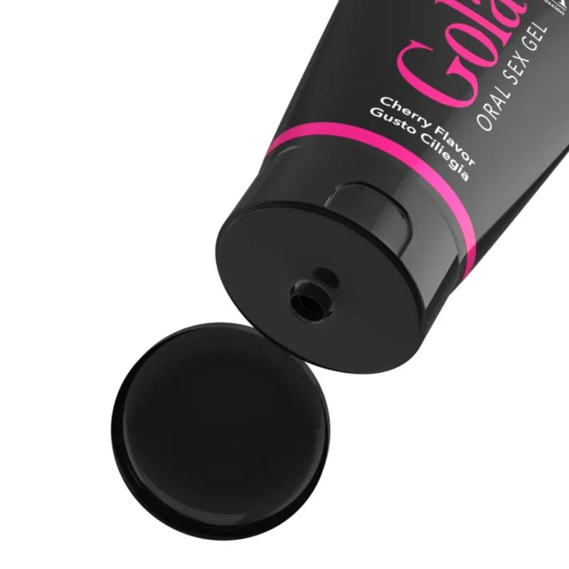 Tube noir de gel sexuel oral saveur cerise 50ml, bouchon ouvert, texte rose et blanc.