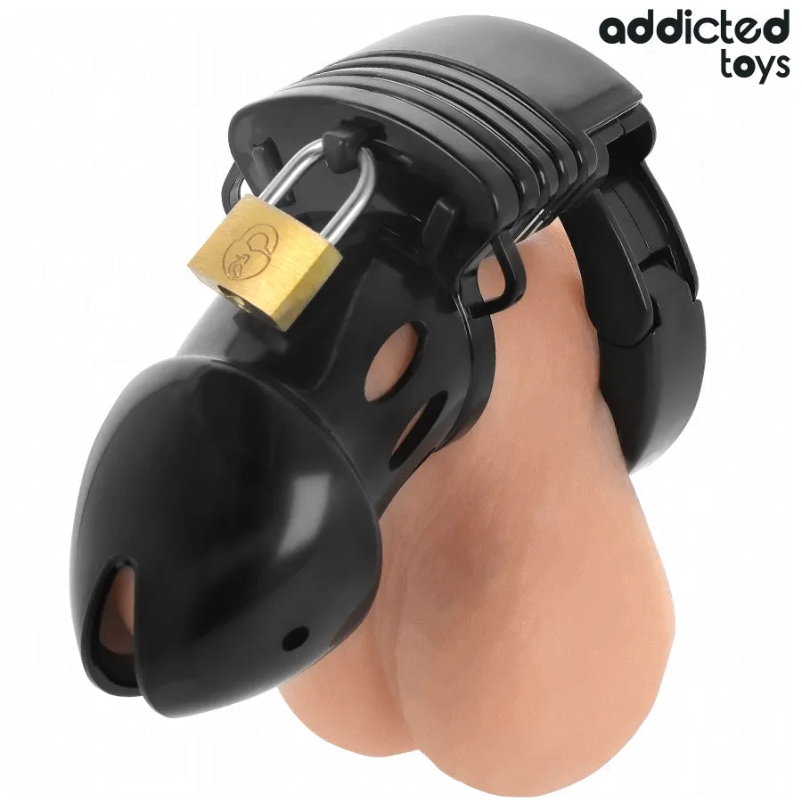 Cage de chasteté noire ajustable Addicted Toys, design ergonomique, sécurité et confort pour soumission et contrôle.