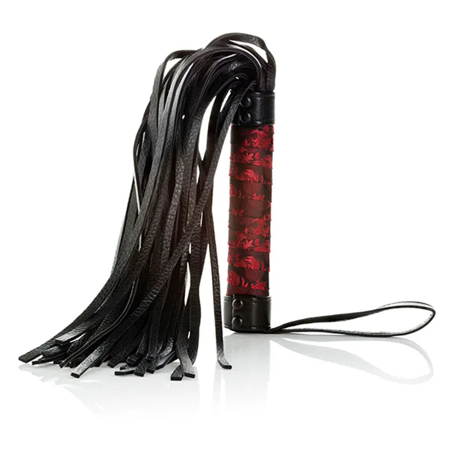 Fouet Scandal rouge et noir, poignée robuste, pompons noirs doux, idéal pour jeux SM, débutants et experts kink.