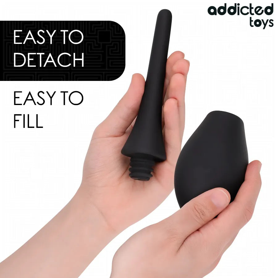 Nettoyeur de voyage Addicted Toys Model 3 noir, design portable, démontable, idéal pour hygiène des jouets sexuels.