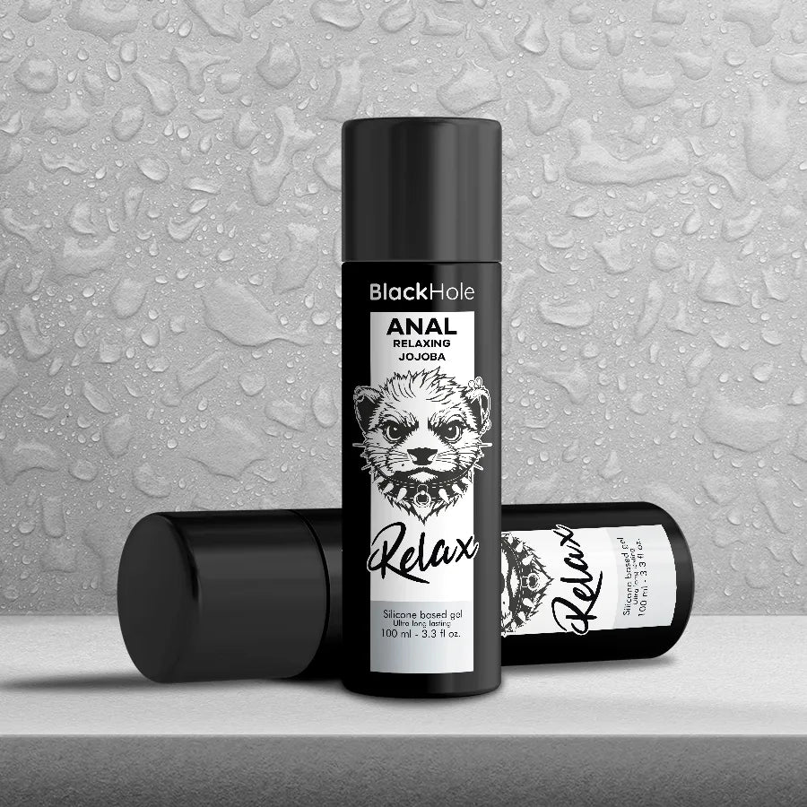 Flacon noir de gel lubrifiant anal Black Hole 30 ml, design élégant, idéal pour dilatation et confort lors des rapports.
