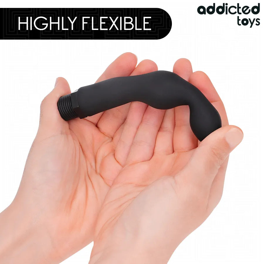 Nettoyeur anal Addicted Toys Modèle 3, noir, flexible, en PVC souple, tenu dans une main, pour hygiène intime efficace.