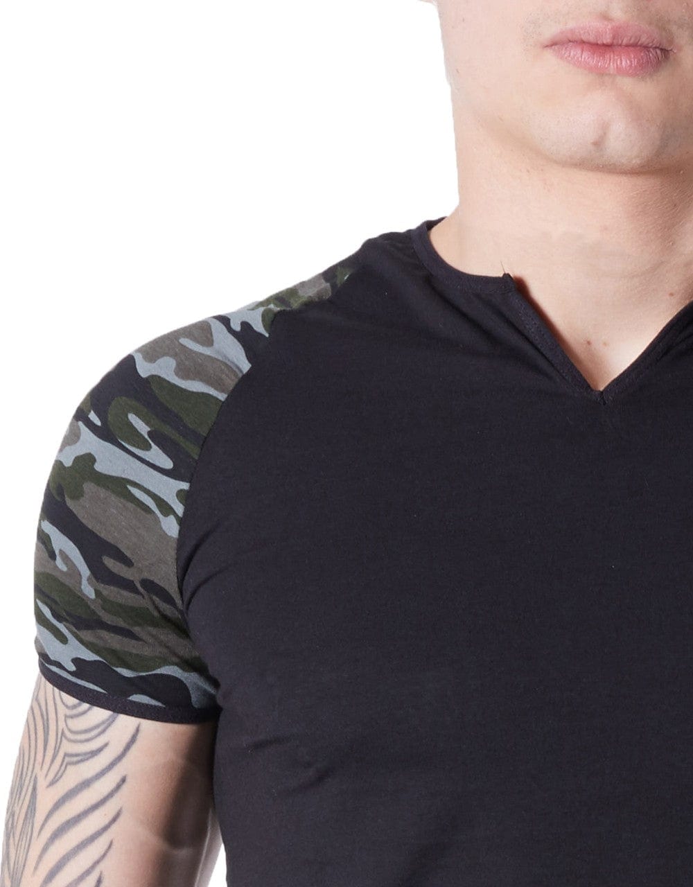 T-shirt noir sexy armée déco camouflage sur les manches et col rond ouvert - LM814-81BLK